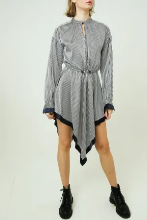 Dress with an asymmetrical length