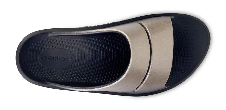 OOFOS Womens OOmega OOahh Luxe Slide Sandal Latte